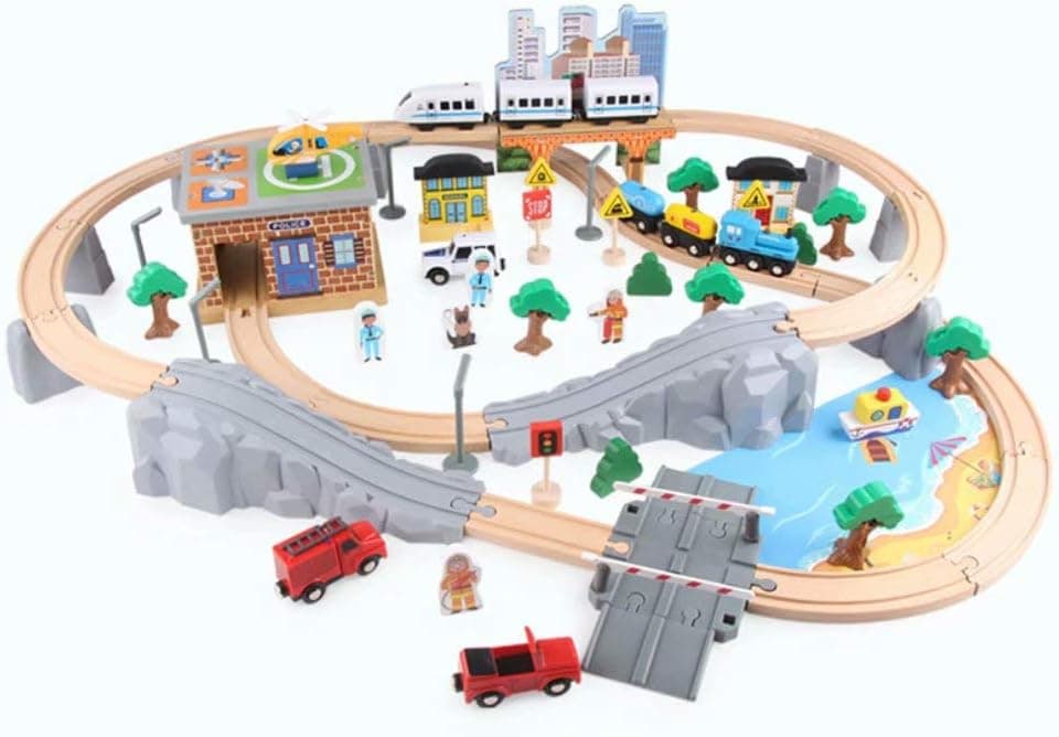 Set Mare Circuit de Tren din lemn, cu locomotiva electrica si o multime de detalii de jucat in tot orasul, 95 piese