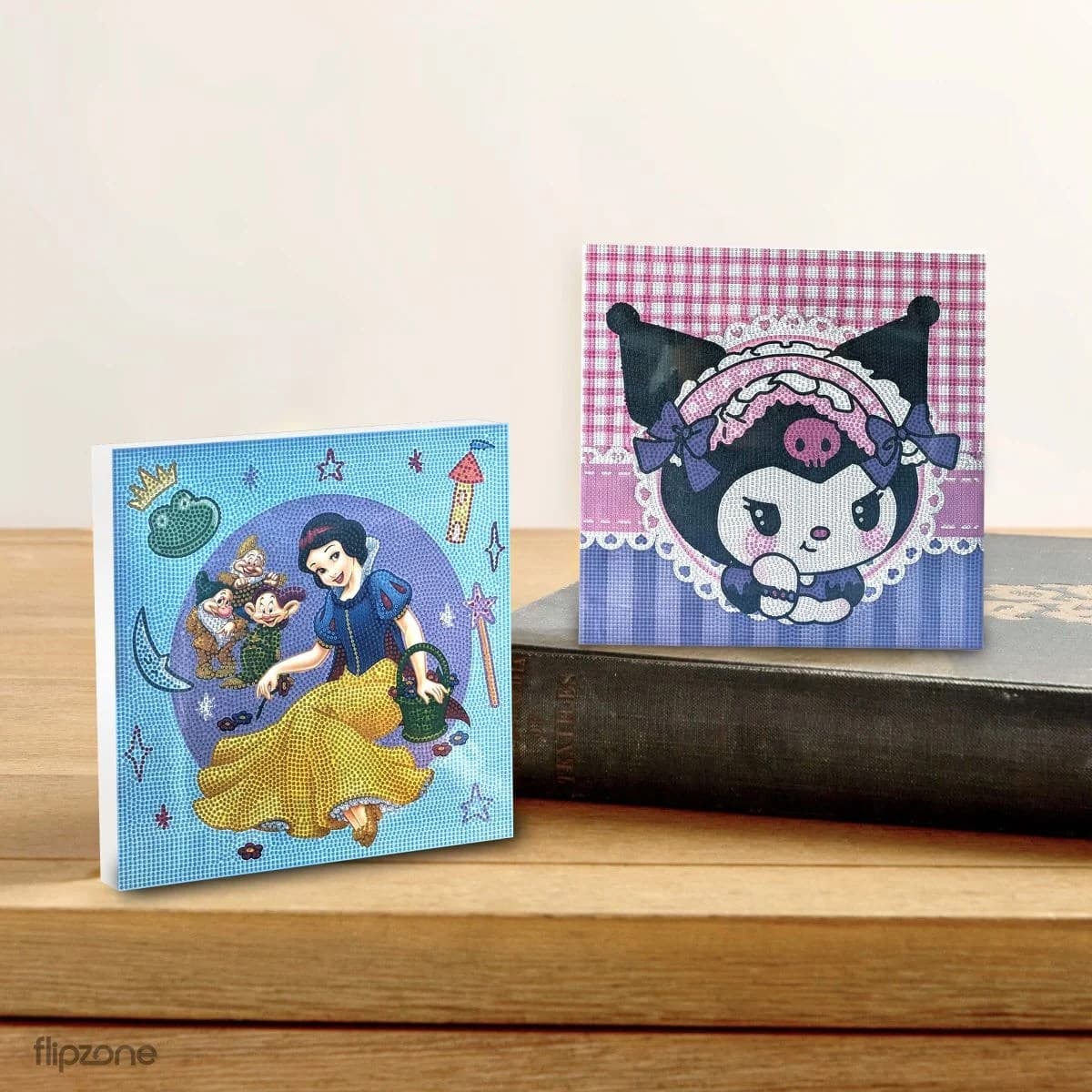 Set 2 tablouri decorative cu mozaic stralucitor Diamond Painting Alba ca Zapada si Kuromi, tablourile sunt trimise aleatoriu