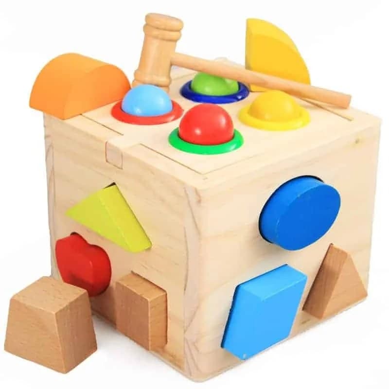Cub din lemn educational 5 in 1 cu sortator de forme si joc de batut pentru copii mici