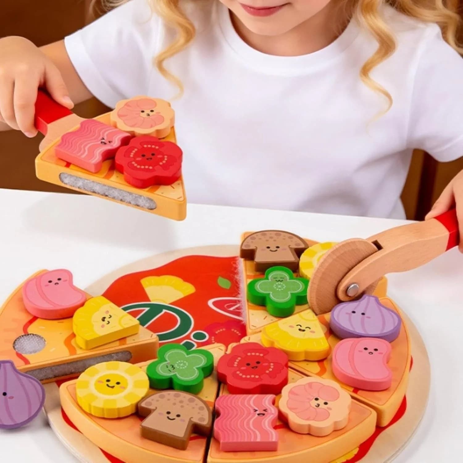 Set de joaca din lemn pizza cu toppinguri detasabile si accesorii pentru copii