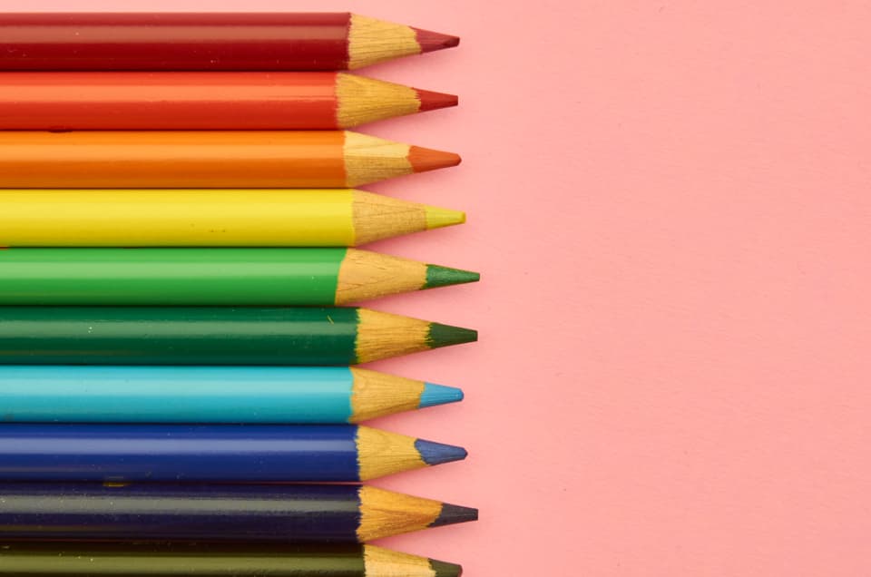 Set de desen cu 15 creioane colorate